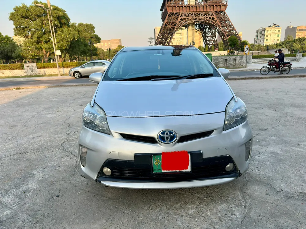 Toyota Prius 2011 for Sale in Lahore Image-1