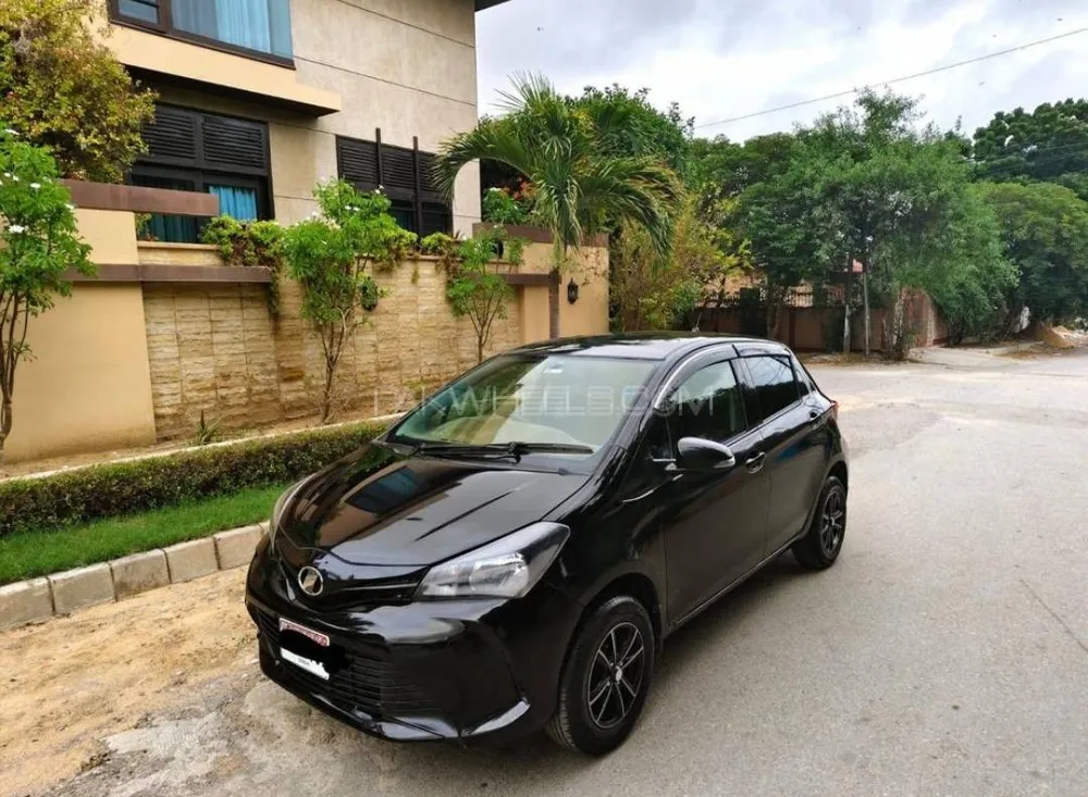 Toyota Vitz 2014 for Sale in Karachi Image-1