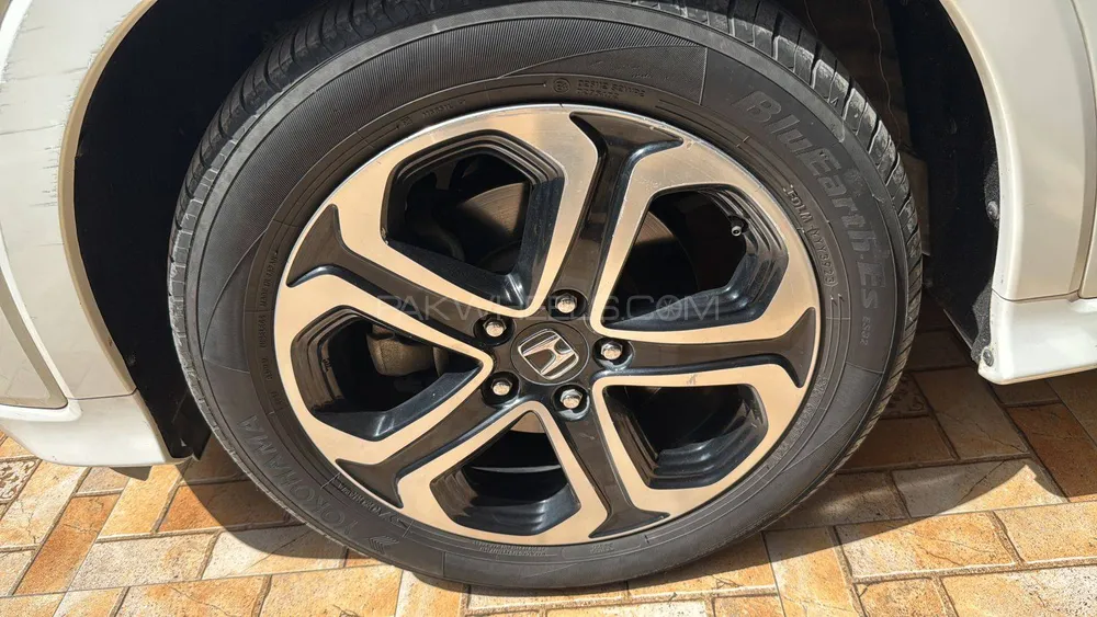 Honda Vezel 2016 for Sale in Lahore Honda Vezel 2016 for Sale in Lahore Image-2