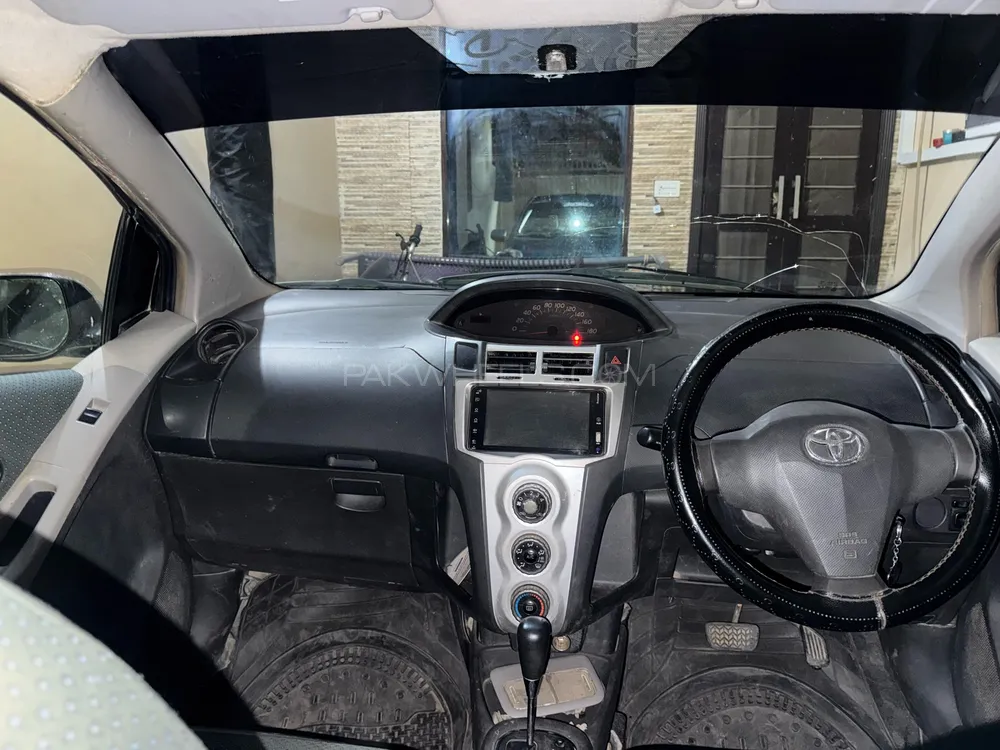 Toyota Vitz 2005 for Sale in Multan Image-1