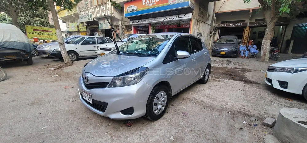 Toyota Vitz 2013 for Sale in Karachi Image-1