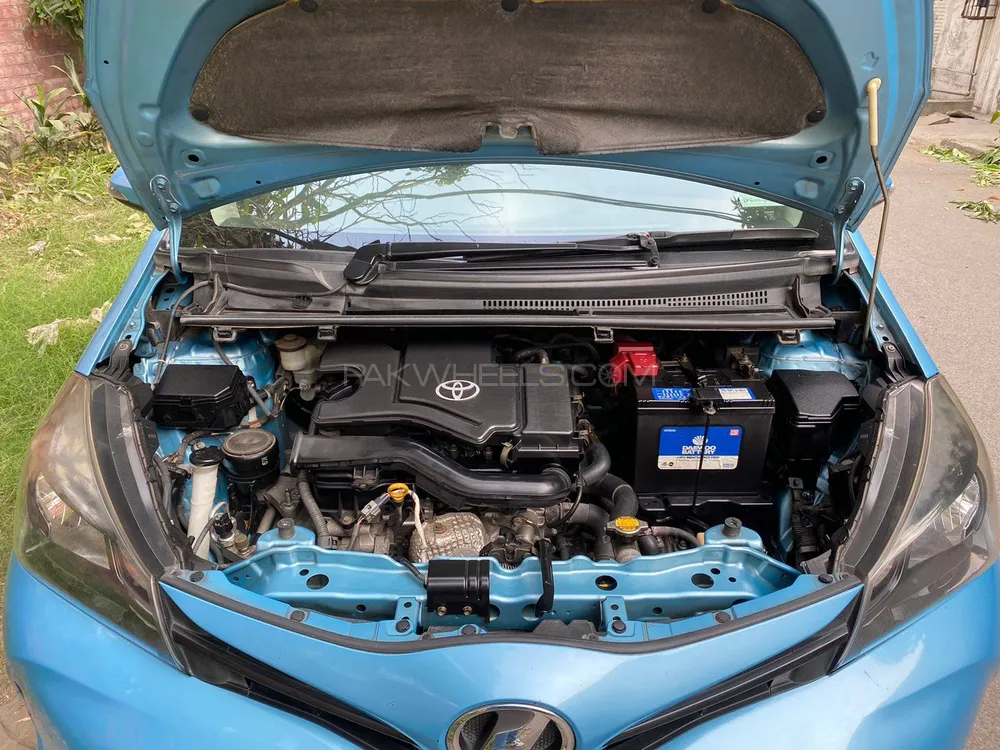Toyota Vitz 2014 for Sale in Lahore Image-1