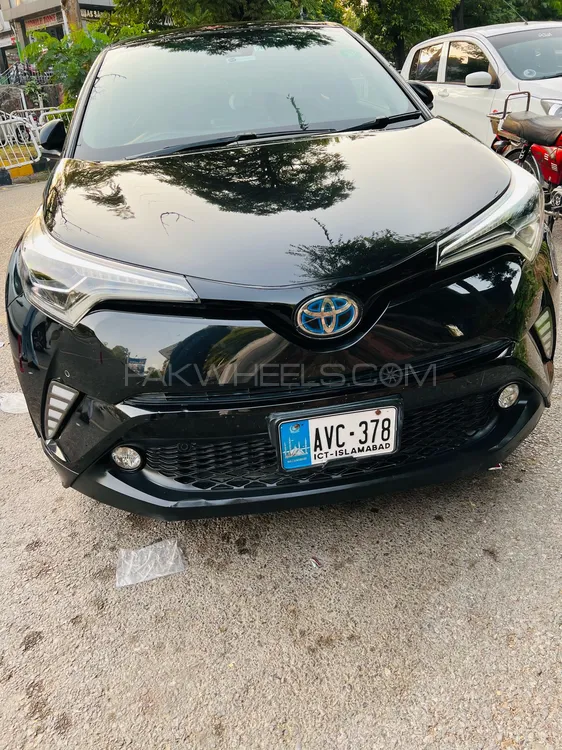 Toyota C-HR 2017 for Sale in Islamabad Image-1