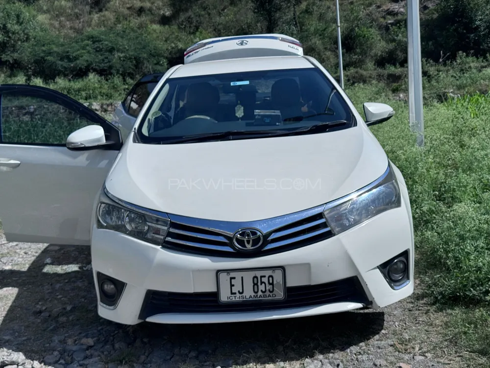 Toyota Corolla 2015 for Sale in Peshawar Image-1