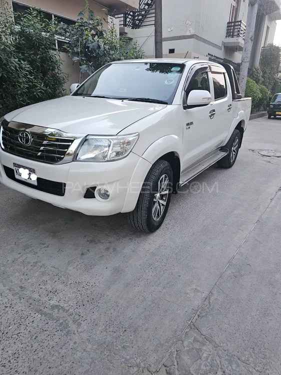 Toyota Hilux 2016 for Sale in Faisalabad Image-1