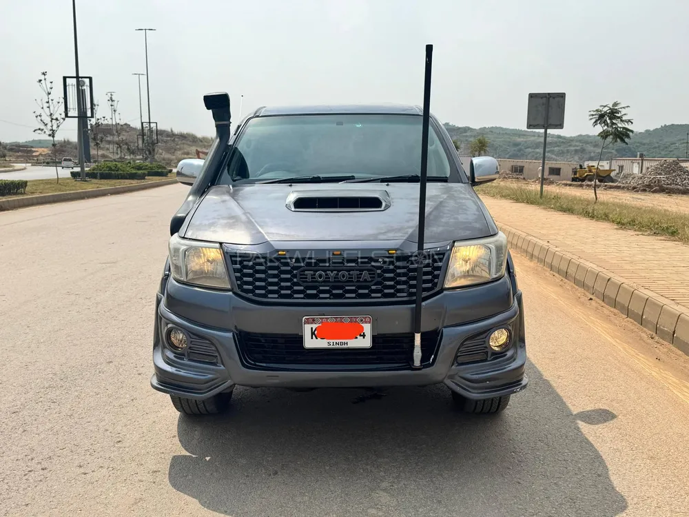 Toyota Hilux 2011 for Sale in Islamabad Image-1