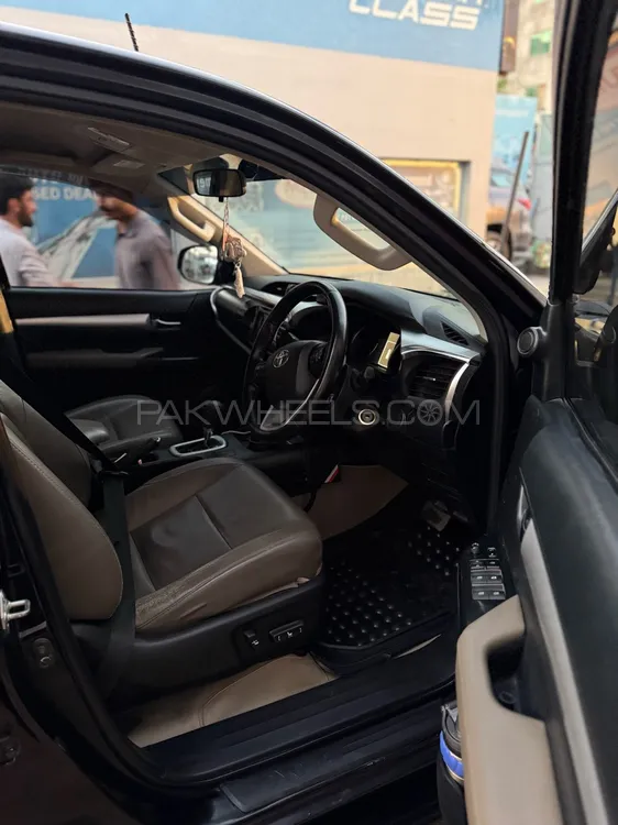 ٹویوٹا ہائیلکس 2017 for Sale in اسلام آباد ٹویوٹا ہائیلکس 2017 for Sale in اسلام آباد Image-5