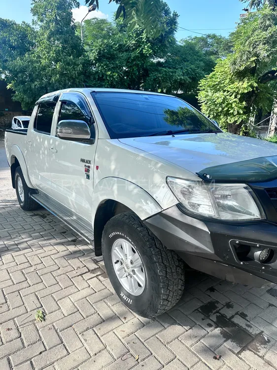 Toyota Hilux 2015 for Sale in Islamabad Image-1