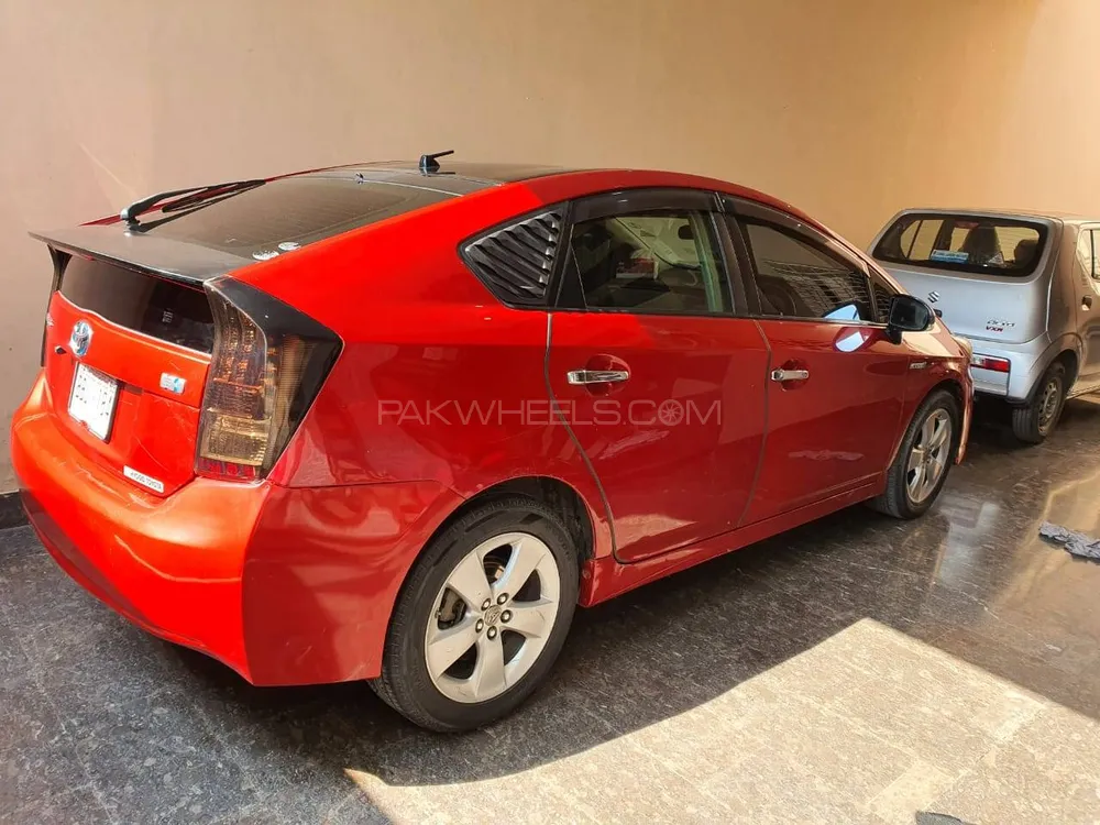 Toyota Prius 2010 for Sale in Okara Image-1
