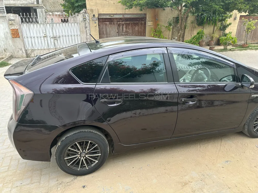 Toyota Prius 2013 for Sale in Karachi Image-1