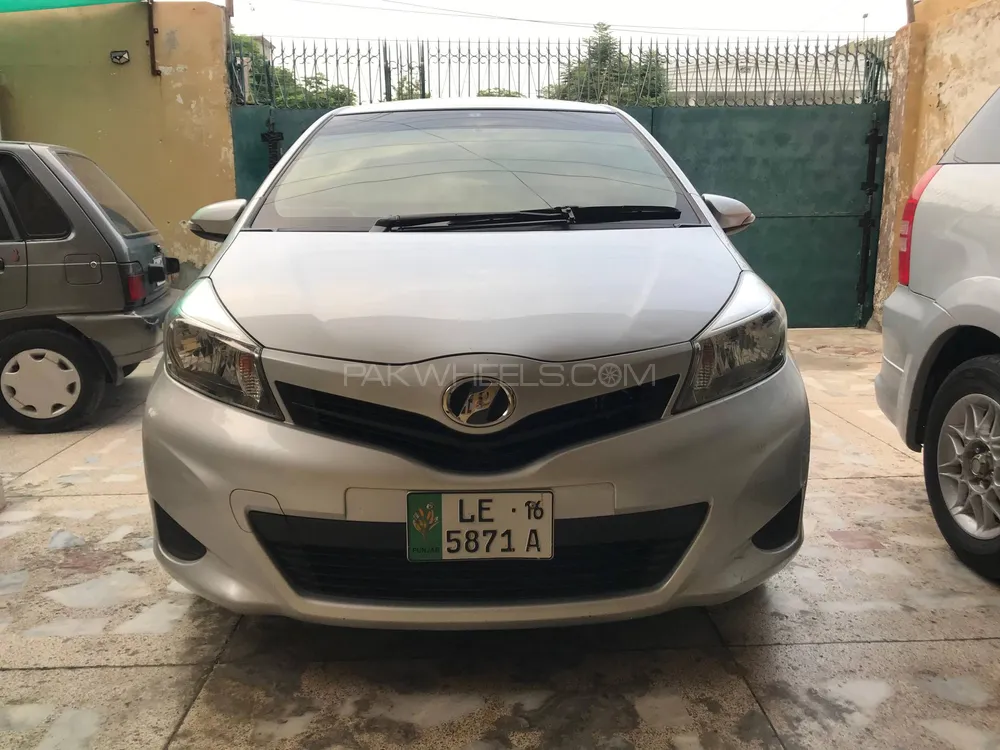 Toyota Vitz 2014 for Sale in Peshawar Image-1