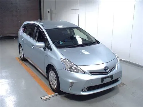Toyota Prius Alpha S 2013