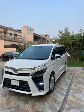 Toyota Voxy Hybrid X 2016