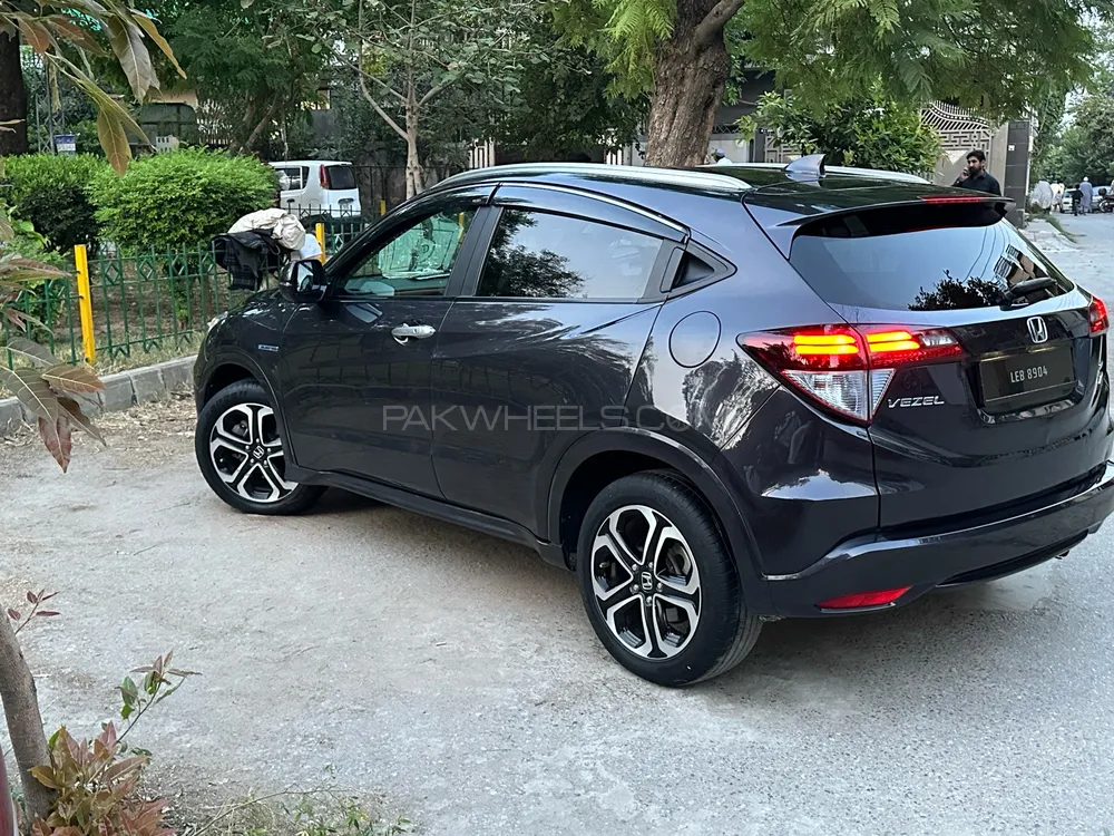 Honda Vezel 2015 for Sale in Islamabad Image-1