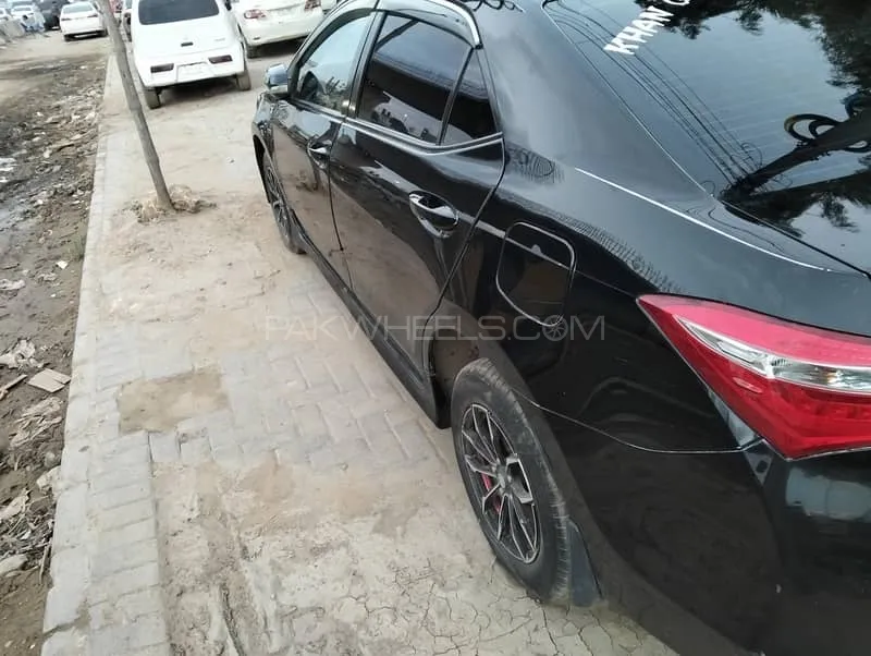 Toyota Corolla 2015 for Sale in Karachi Image-1