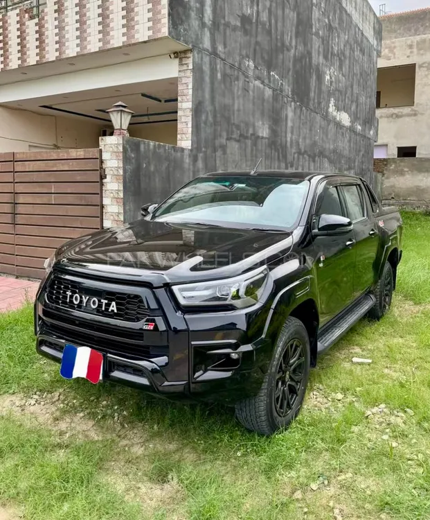 Toyota Hilux 2025 for Sale in Islamabad Image-1