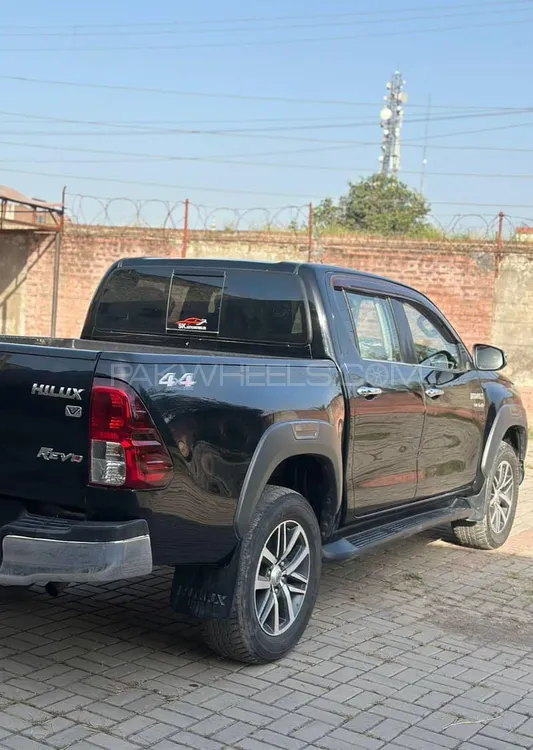 Toyota Hilux 2017 for Sale in Sheikhupura Toyota Hilux 2017 for Sale in Sheikhupura Image-8
