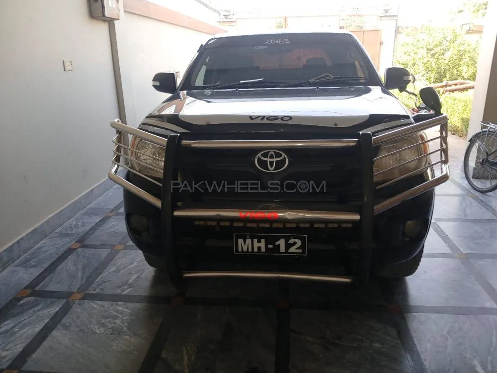 Toyota Hilux 2011 for Sale in Kot addu Image-1