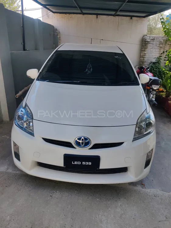 Toyota Prius 2011 for Sale in Kohat Image-1