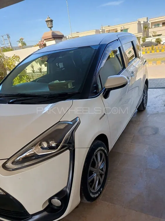 Toyota Sienta 2016 for Sale in Karachi Image-1