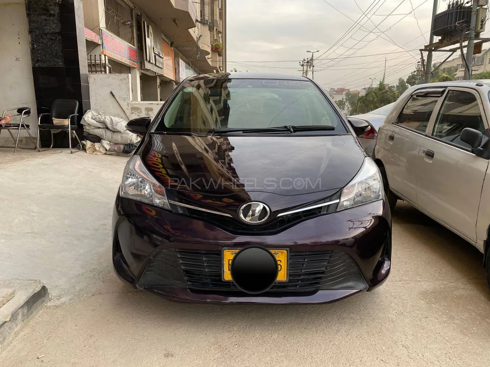 Toyota Vitz 2014 for Sale in Karachi Image-1