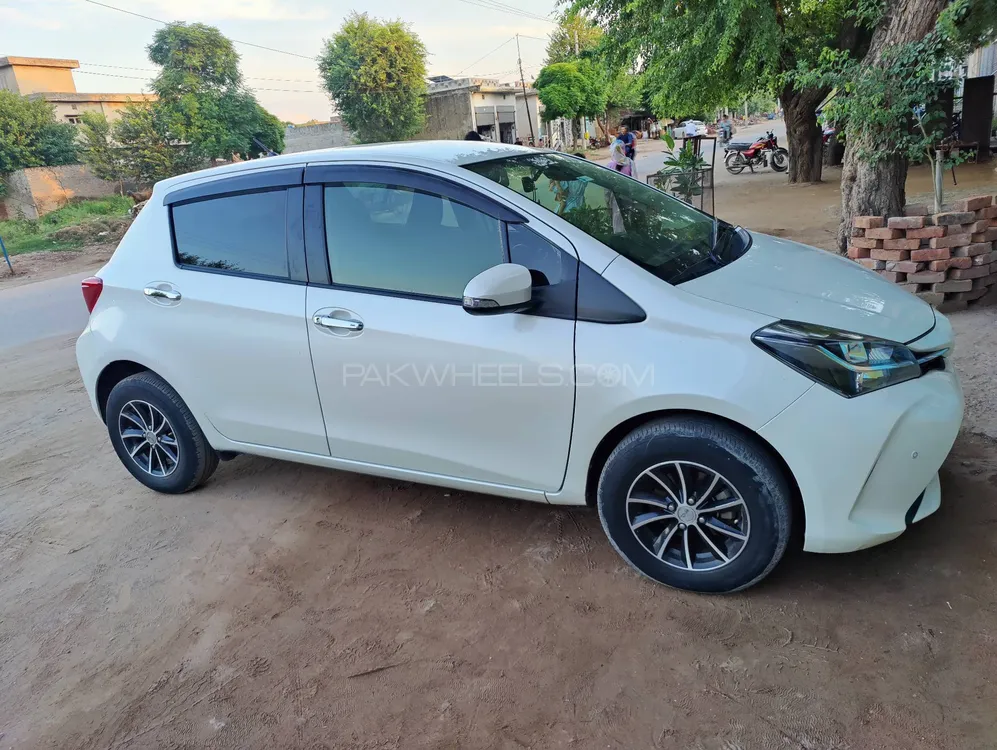 Toyota Vitz 2016 for Sale in Malakwal Image-1