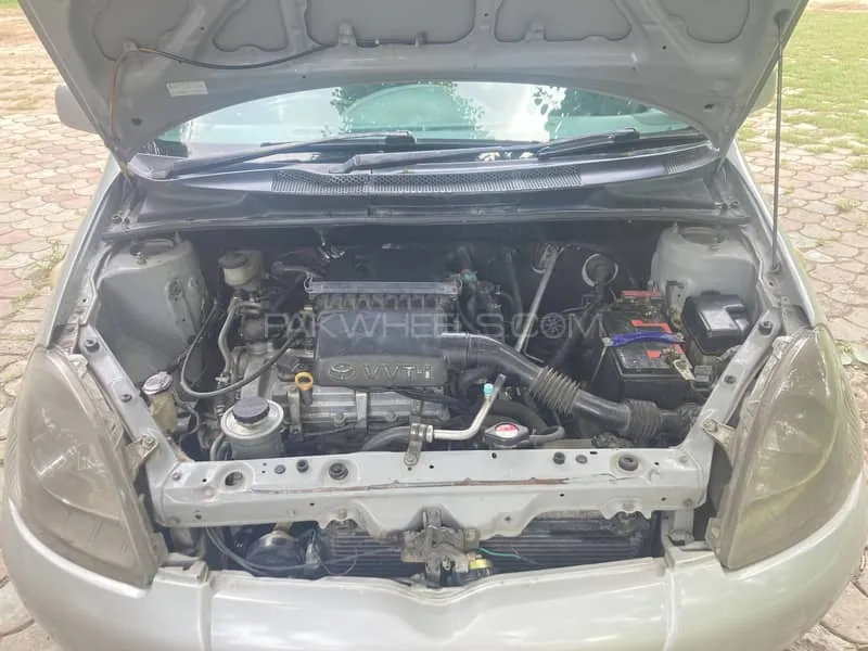Toyota Vitz 2000 for Sale in Sialkot Image-1