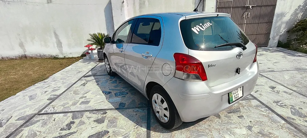 Toyota Vitz 2012 for Sale in Mardan Image-1