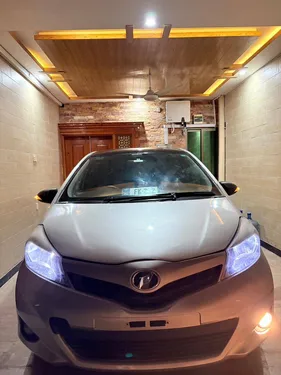 Toyota Vitz F 1.0 2013