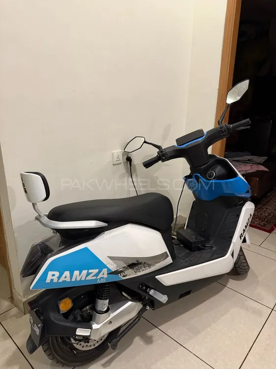 لیکٹرکس Scooty 2025 for Sale Image-1