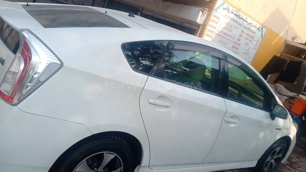 Toyota Prius 2014 for Sale in Multan Image-1
