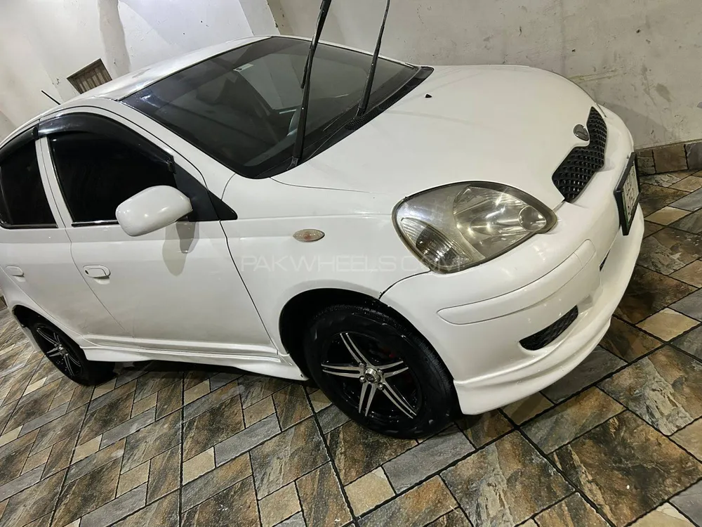 Toyota Vitz 2004 for Sale in Lahore Image-1