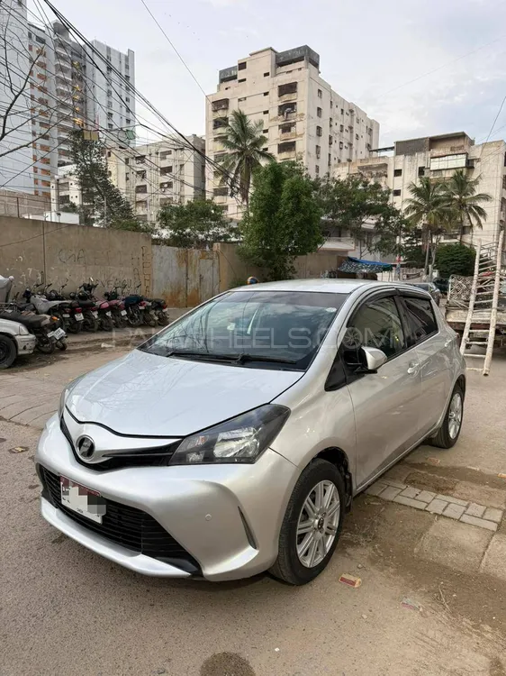 Toyota Vitz 2015 for Sale in Karachi Image-1