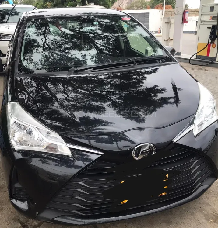 Toyota Vitz 2017 for Sale in Karachi Image-1