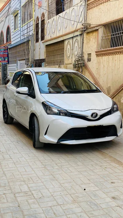 Toyota Vitz 2016 for Sale in Karachi Image-1
