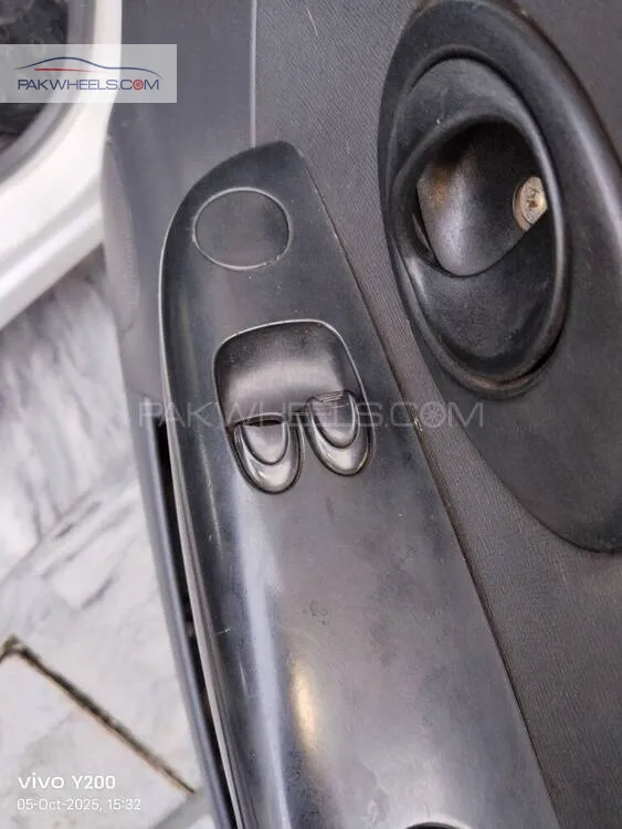 Chevrolet Exclusive 2005 for Sale in Lahore Chevrolet Exclusive 2005 for Sale in Lahore Image-12