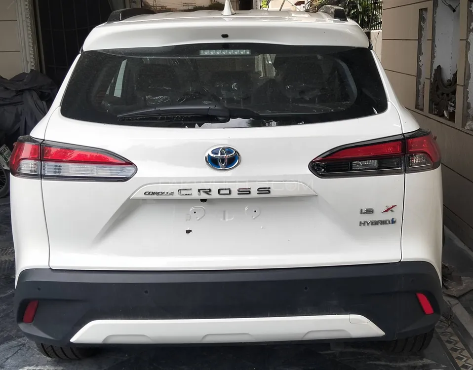 Toyota Corolla Cross 2024 for Sale in Lahore Toyota Corolla Cross 2024 for Sale in Lahore Image-4