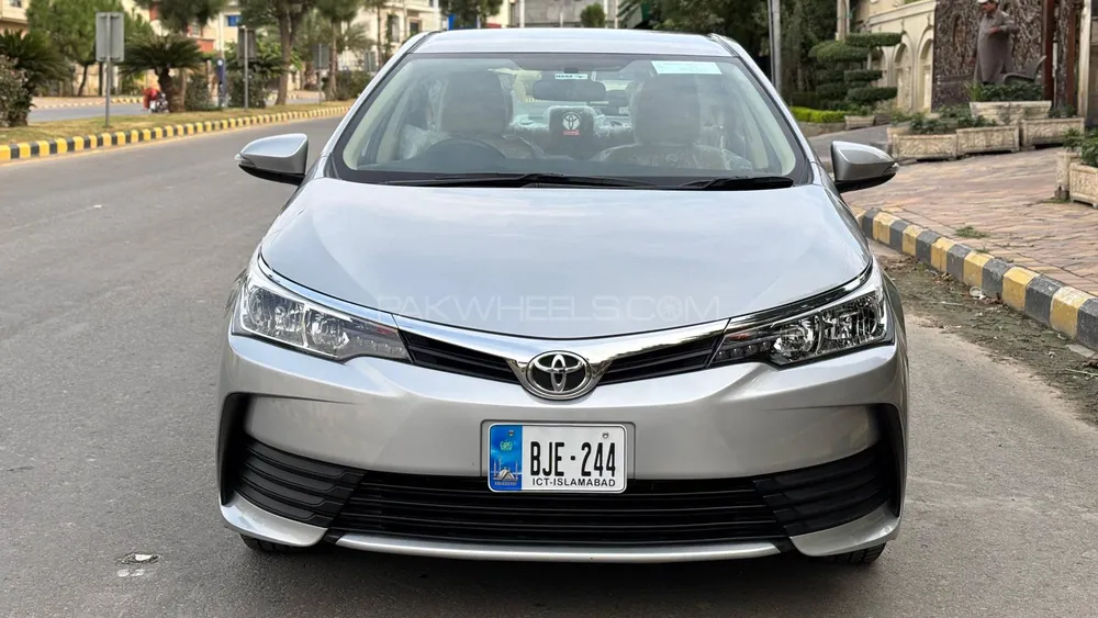 Toyota Corolla 2018 for Sale in Islamabad Image-1