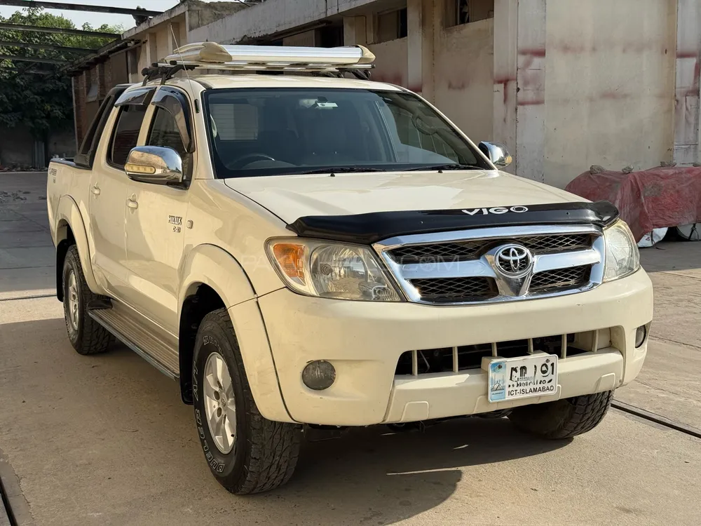 Toyota Hilux 2011 for Sale in Islamabad Image-1