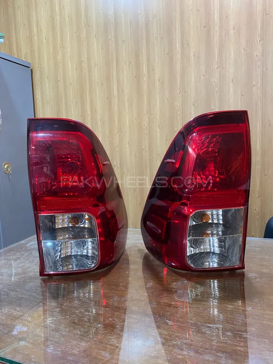 Toyota Revo Back lights Image-1