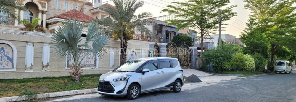 Toyota Sienta 2019 for Sale in Lahore Image-1