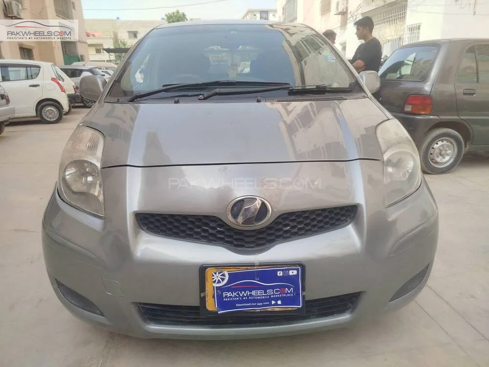 Toyota Vitz 2009 for Sale in Karachi Image-1