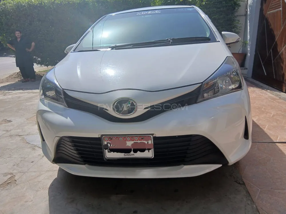 Toyota Vitz 2014 for Sale in Karachi Image-1