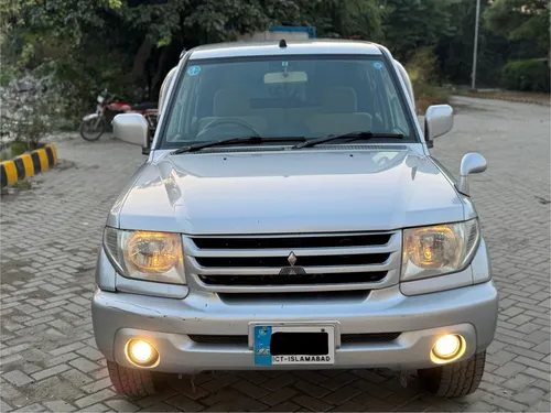 مٹسوبیشی پجیرو آئی او 2003 for Sale مٹسوبیشی پجیرو آئی او 2003 for Sale