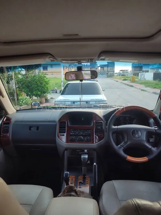 Mitsubishi Pajero 2002 for Sale in Islamabad Mitsubishi Pajero 2002 for Sale in Islamabad Image-2