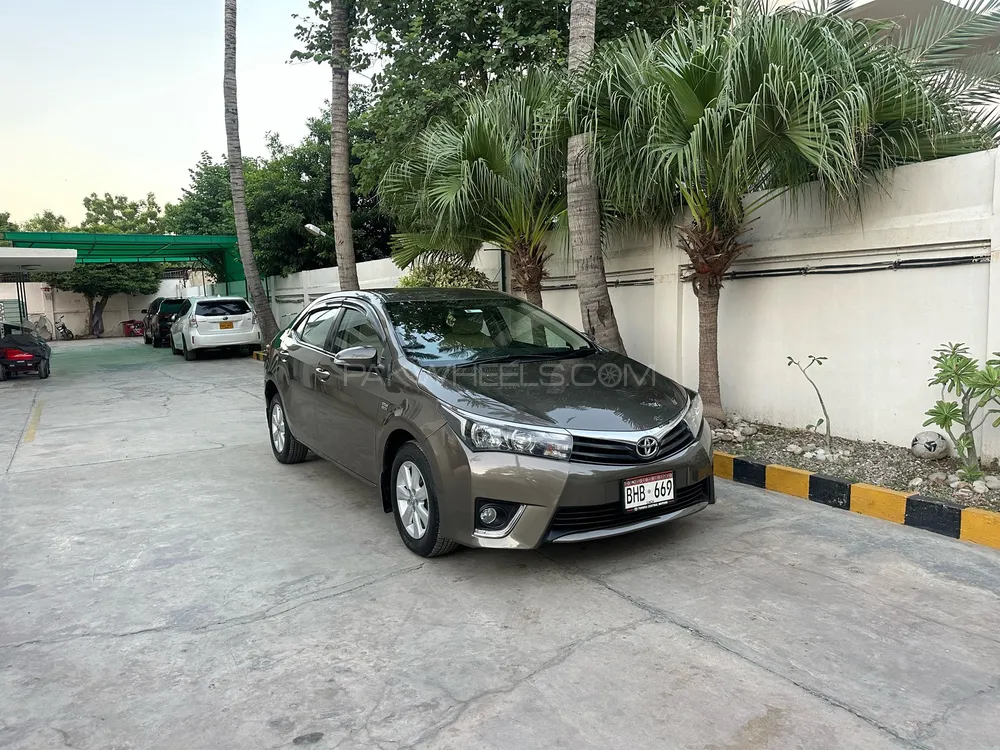Toyota Corolla 2016 for Sale in Karachi Image-1