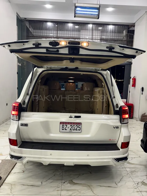 Toyota Land Cruiser 2017 for Sale in Karachi Toyota Land Cruiser 2017 for Sale in Karachi Image-10