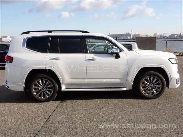 Toyota Land Cruiser 2022 for Sale in Karachi Toyota Land Cruiser 2022 for Sale in Karachi Image-8