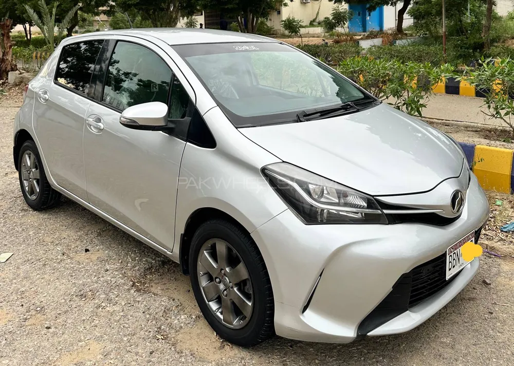 Toyota Vitz 2011 for Sale in Karachi Image-1