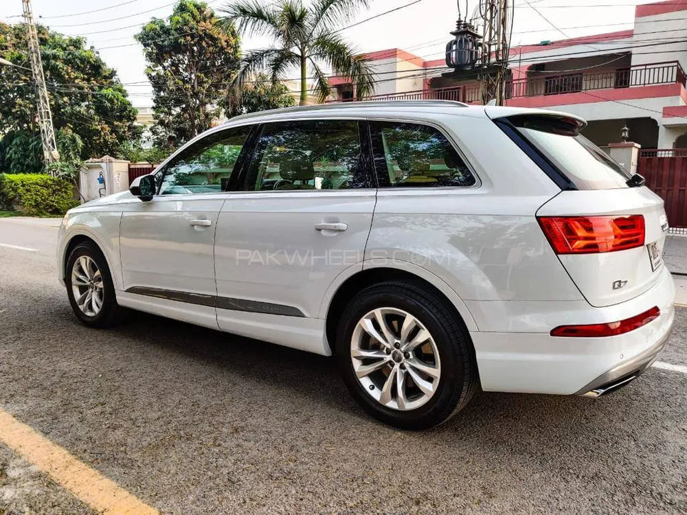 Audi Q7 2017 for Sale in Islamabad Audi Q7 2017 for Sale in Islamabad Image-3